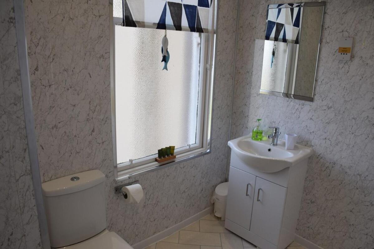 One Marine Place Port Bannatyne Room photo