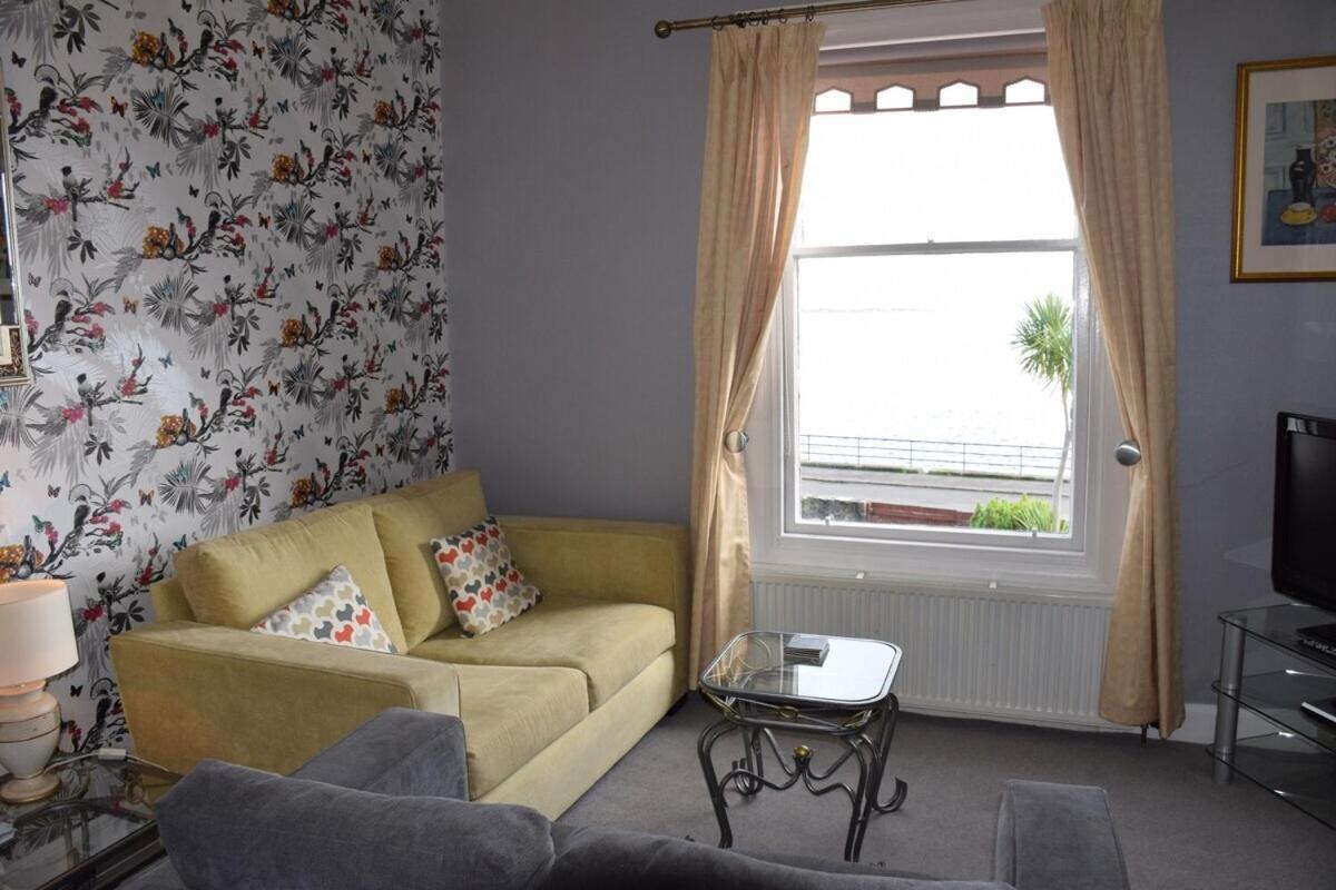One Marine Place Port Bannatyne Room photo