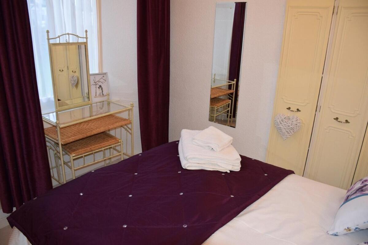 One Marine Place Port Bannatyne Room photo