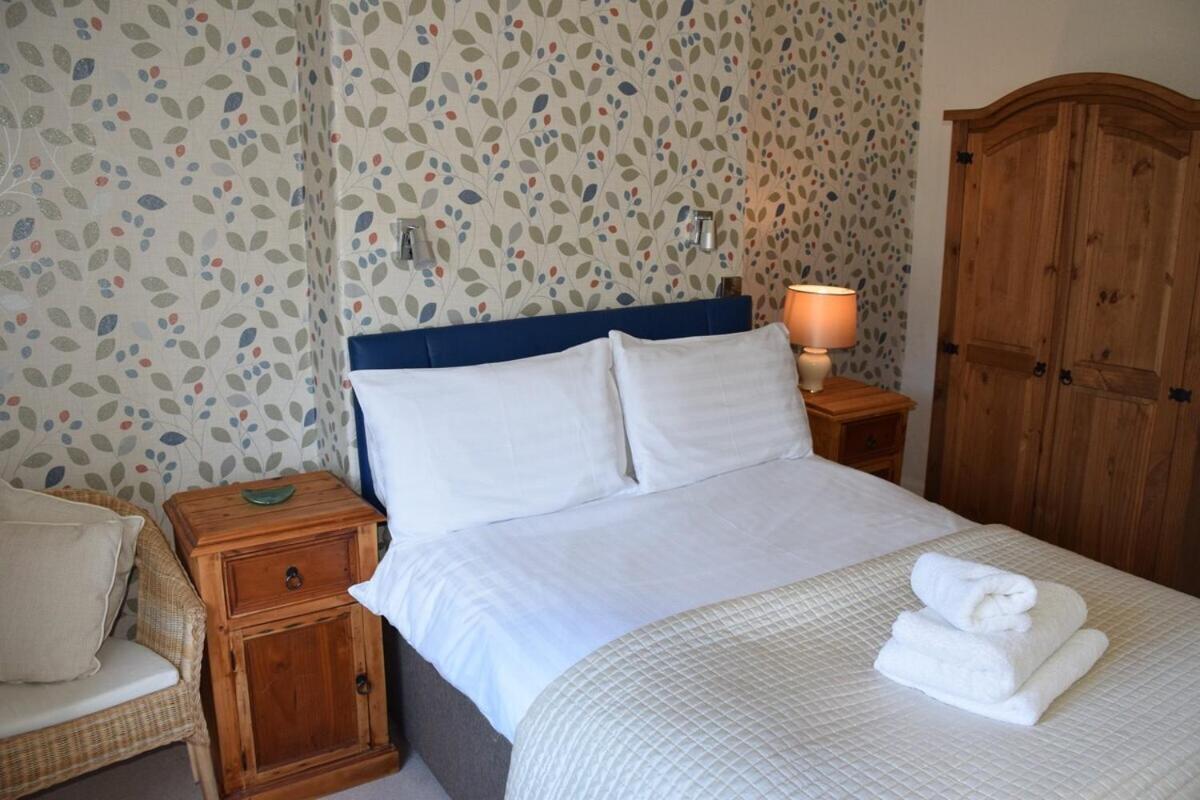 One Marine Place Port Bannatyne Room photo